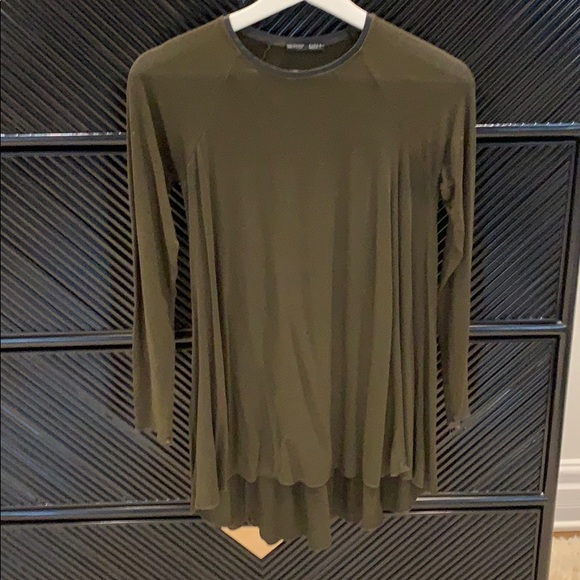 Hunter green top with black neck detail - Picture 1 of 1